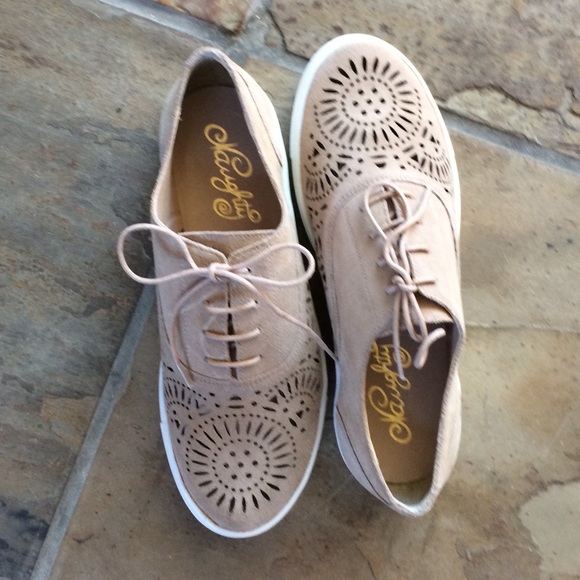 🍃💕NIB Naughty Monkey Suede Leather Board Sneaker - Picture 4 of 7